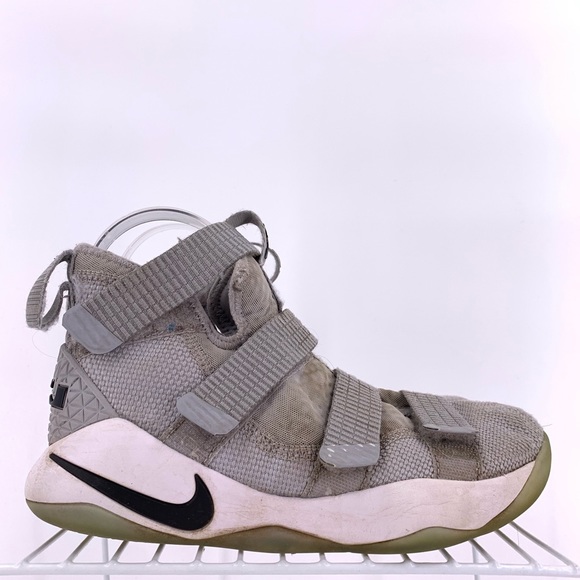 Nike Other - Nike LeBron Solider Basketball Shoes Boys Size 4.5